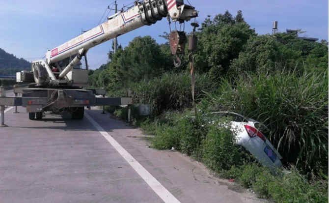 衡山重载吊车救援